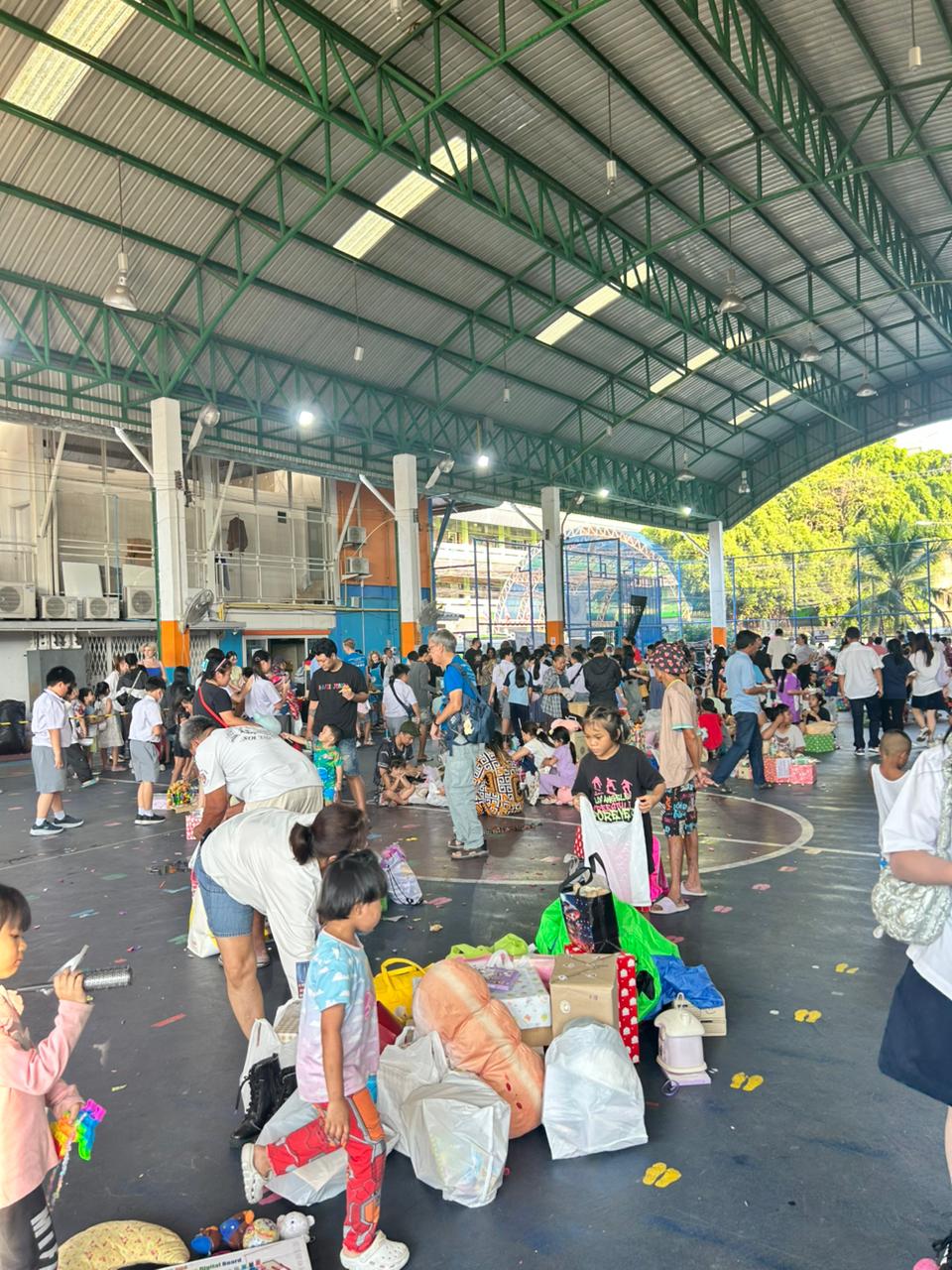 Distribuídos alimentos e bebidas